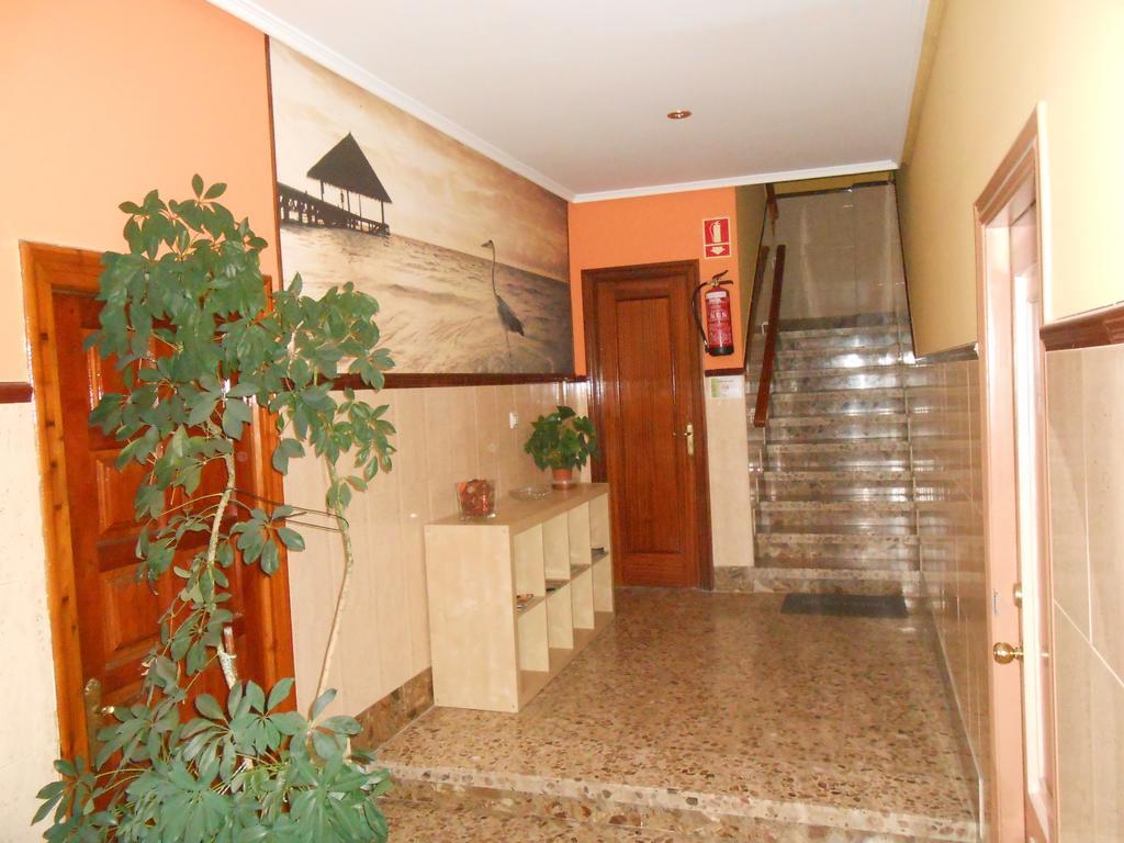 Hostal Restaurante El Abuelo Trobajo Del Camino Exterior photo